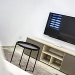 Appartamento A Lovely 1br With Balcony Just Off The Coast By 360 Estates *