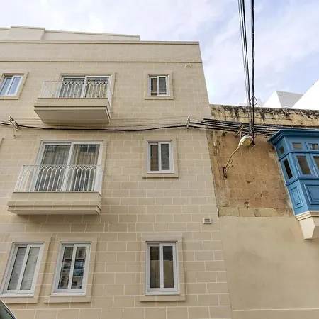 Appartamento A Lovely 1br With Balcony Just Off The Coast By 360 Estates