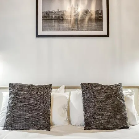 아파트 A Lovely 1br With Balcony Just Off The Coast By 360 Estates