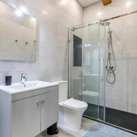 A Lovely 1br With Balcony Just Off The Coast By 360 Estates San Giuliano