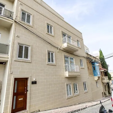 A Lovely 1br With Balcony Just Off The Coast By 360 Estates 아파트 *