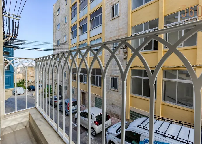 Apartment A Lovely 1br With Balcony Just Off The Coast By 360 Estates