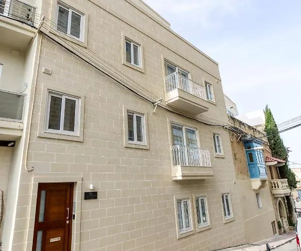 A Lovely 1br With Balcony Just Off The Coast By 360 Estates Apartment *