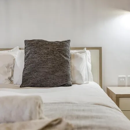 Appartamento A Lovely 1br With Balcony Just Off The Coast By 360 Estates *