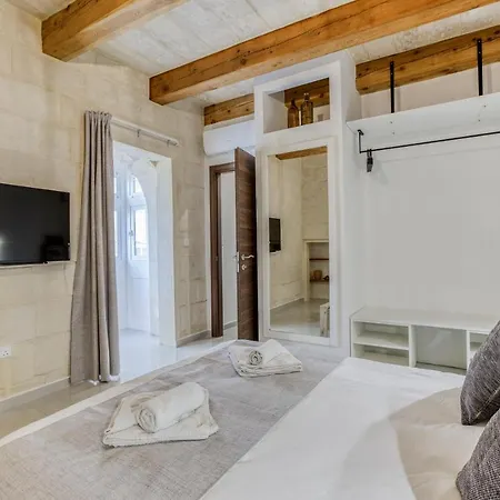 A Lovely 1br With Balcony Just Off The Coast By 360 Estates Saint Julian's