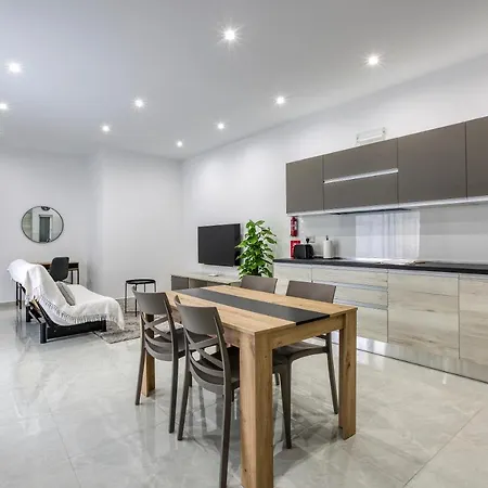 A Lovely 1br With Balcony Just Off The Coast By 360 Estates