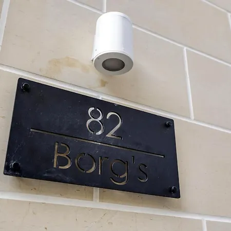 A Lovely 1br With Balcony Just Off The Coast By 360 Estates *