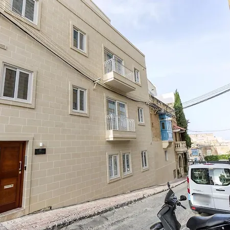 A Lovely 1br With Balcony Just Off The Coast By 360 Estates