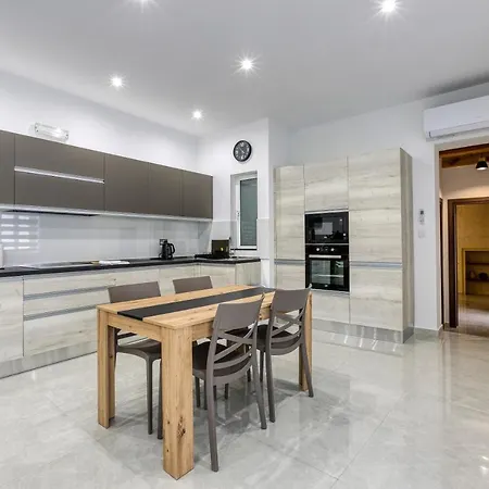 A Lovely 1br With Balcony Just Off The Coast By 360 Estates 아파트 Saint Julian's