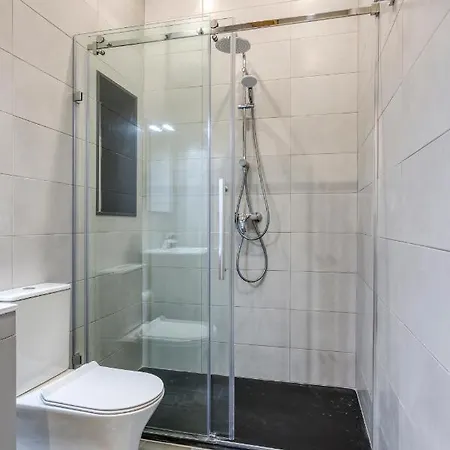 A Lovely 1br With Balcony Just Off The Coast By 360 Estates